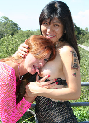 18 year old girl Amber nudes the cum from her bf's cock after they screw